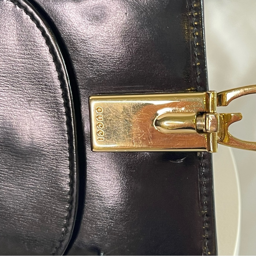 EUC Authentic Gucci Black Bi-Fold Wallet. Gold Signature Clasp Dust Bag Included - Picture 6 of 10